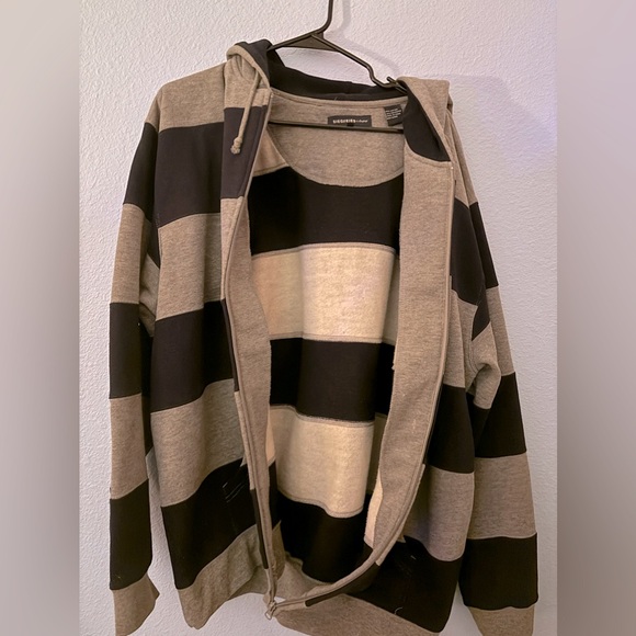 Plain Black & Grey Men’s Sweater - Picture 2 of 3